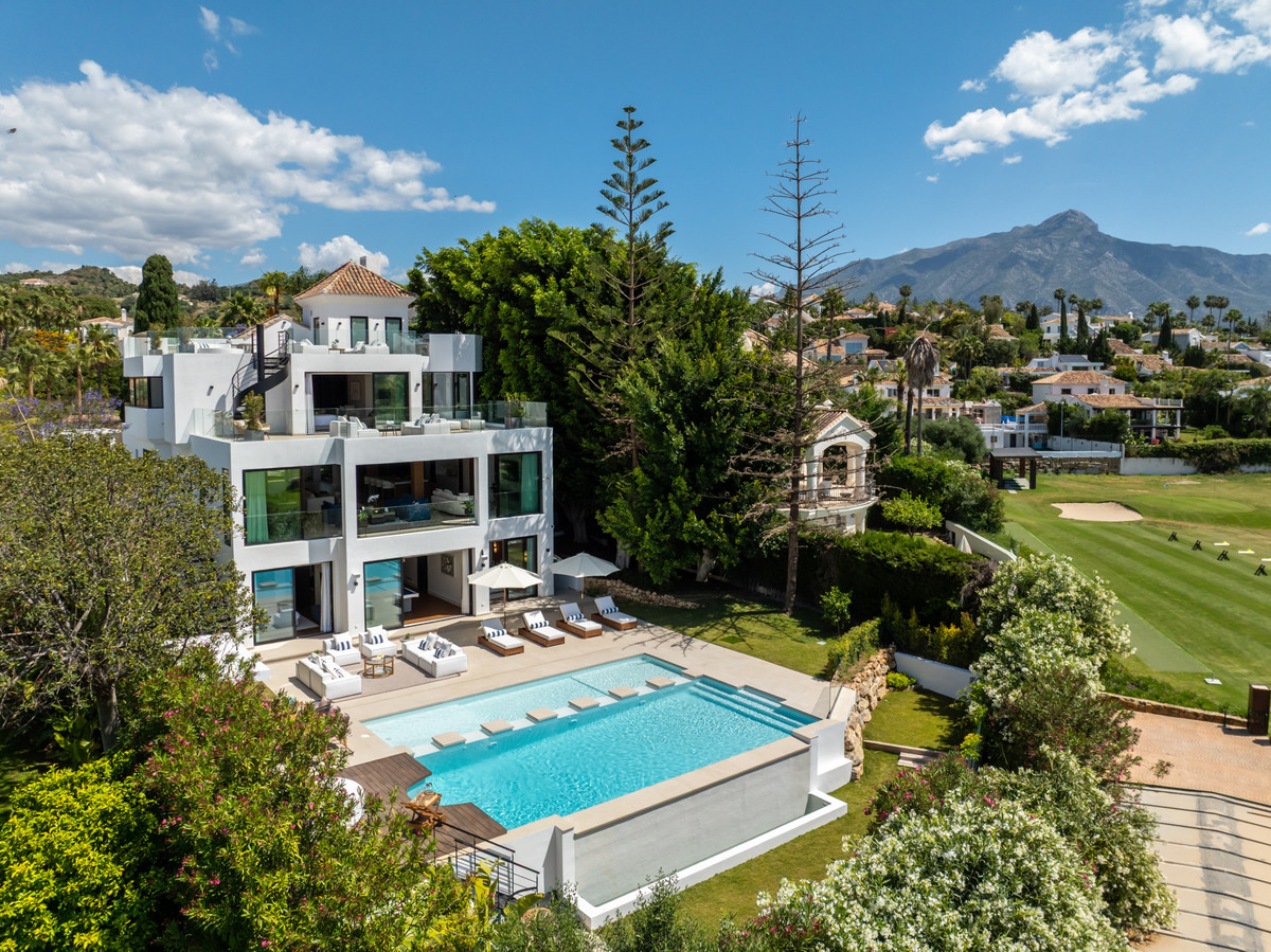 Se vende Villa - Chalet de 6 dormitorios en Costa Del Sol, Málaga, España