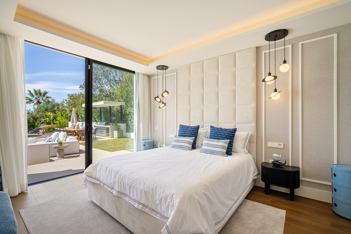Se vende Villa - Chalet de 6 dormitorios en Costa Del Sol, Málaga, España