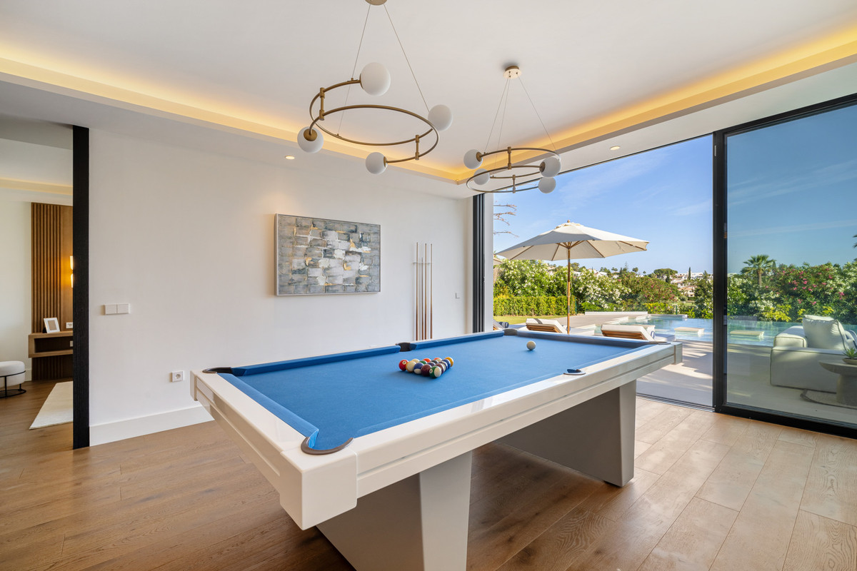 Se vende Villa - Chalet de 6 dormitorios en Costa Del Sol, Málaga, España