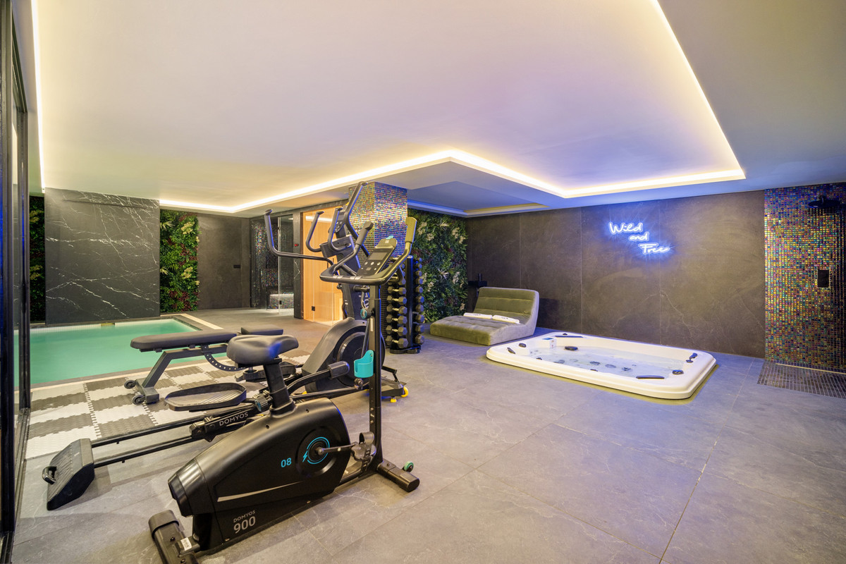 Se vende Villa - Chalet de 6 dormitorios en Costa Del Sol, Málaga, España