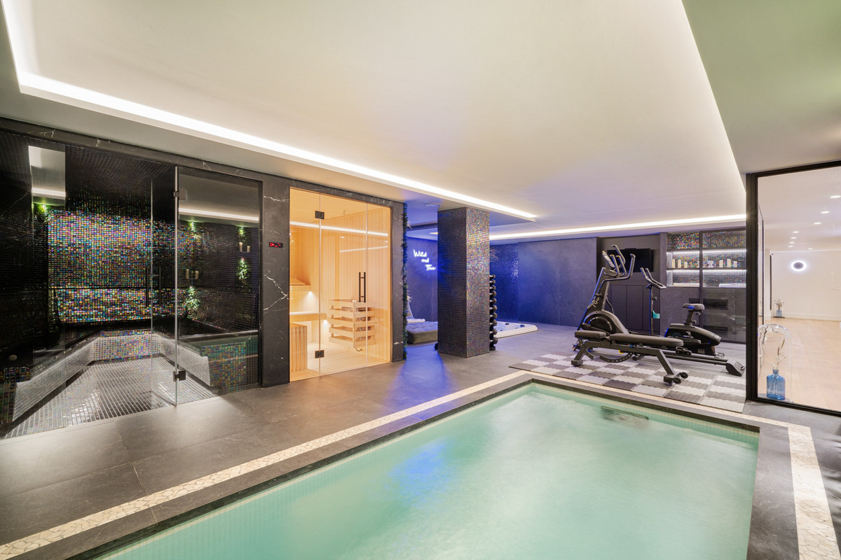 Se vende Villa - Chalet de 6 dormitorios en Costa Del Sol, Málaga, España