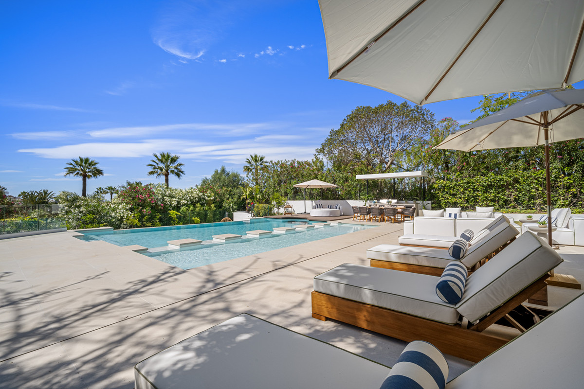 Se vende Villa - Chalet de 6 dormitorios en Costa Del Sol, Málaga, España