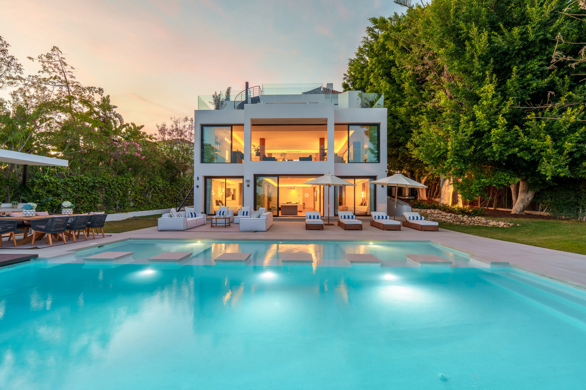 Se vende Villa - Chalet de 6 dormitorios en Costa Del Sol, Málaga, España