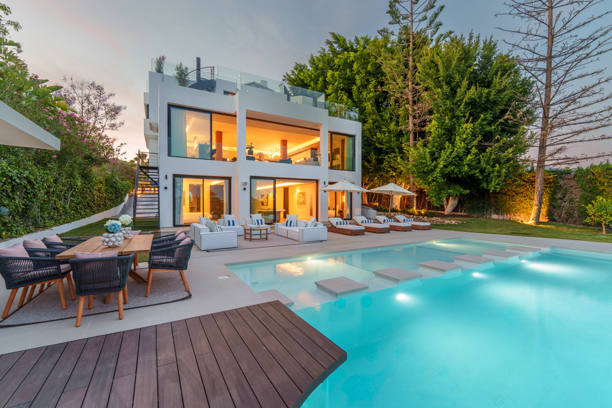 Se vende Villa - Chalet de 6 dormitorios en Costa Del Sol, Málaga, España