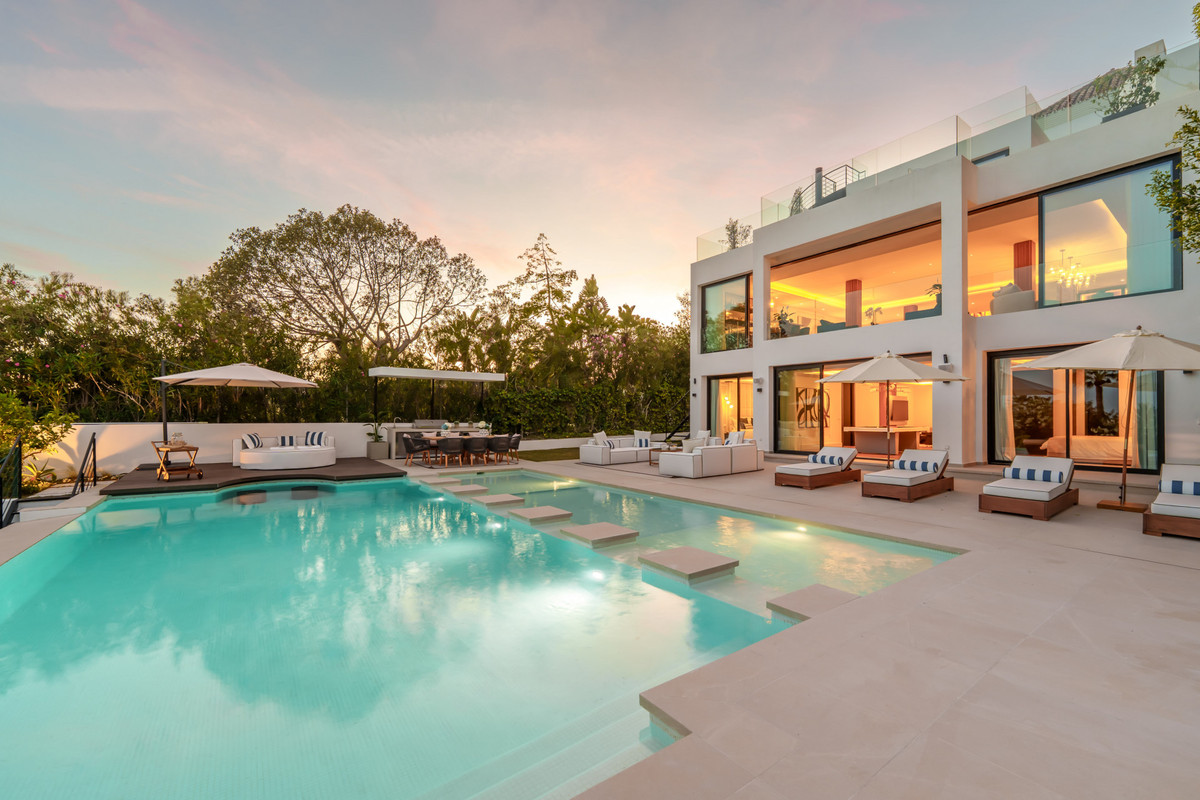 Se vende Villa - Chalet de 6 dormitorios en Costa Del Sol, Málaga, España