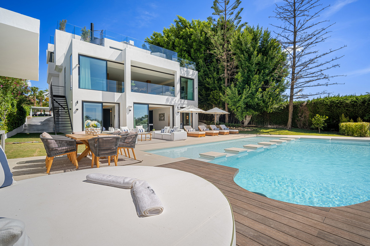 Se vende Villa - Chalet de 6 dormitorios en Costa Del Sol, Málaga, España