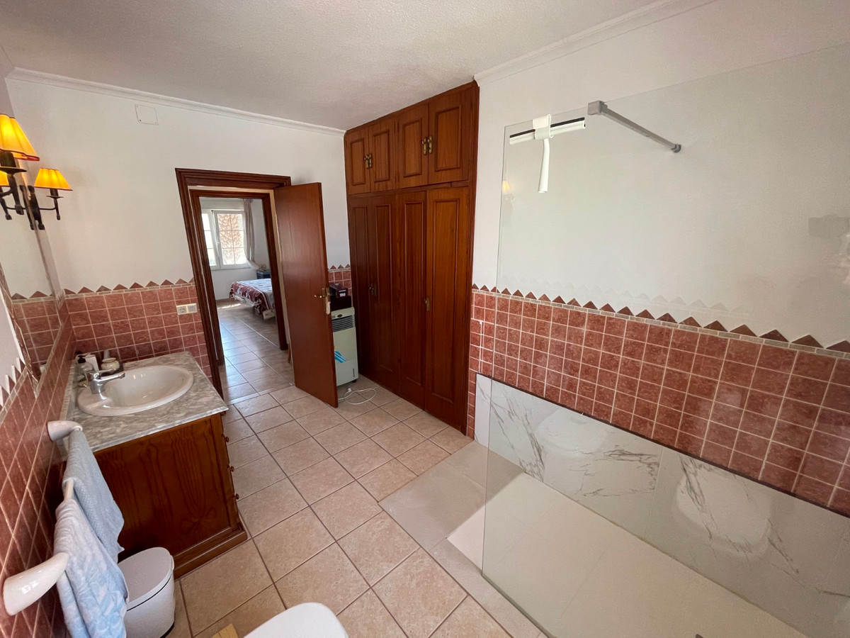 Se vende Villa - Chalet de 6 dormitorios en Costa Blanca, Alicante, España