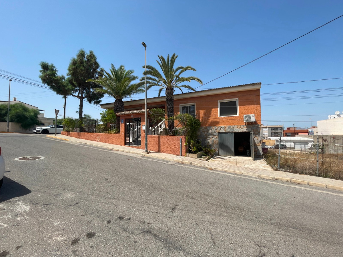 Se vende Villa - Chalet de 6 dormitorios en Costa Blanca, Alicante, España