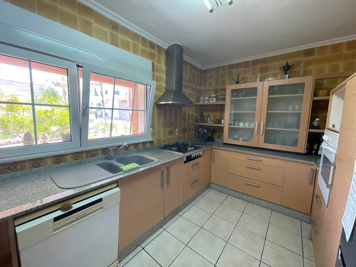 Se vende Villa - Chalet de 6 dormitorios en Costa Blanca, Alicante, España