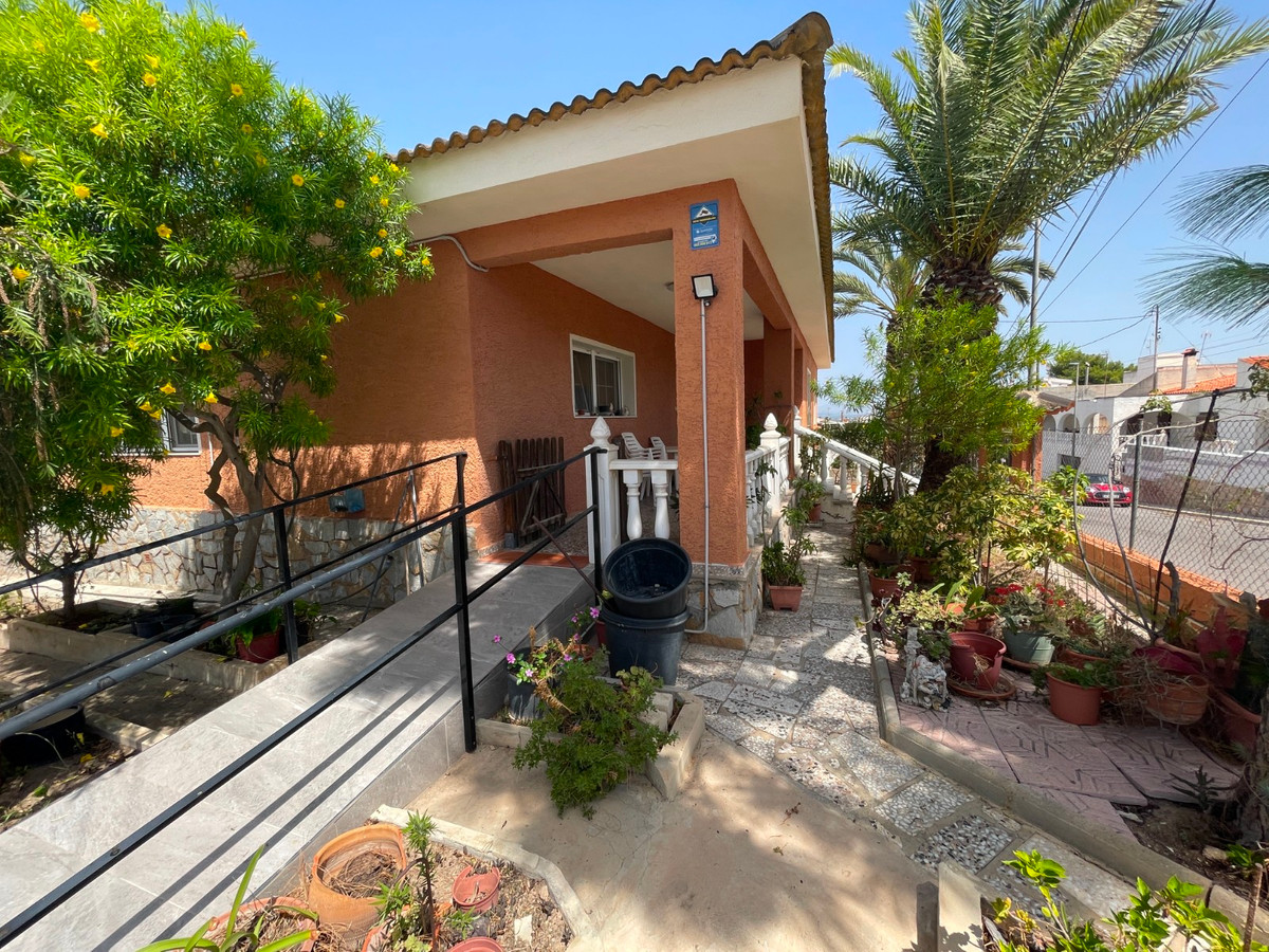 Se vende Villa - Chalet de 6 dormitorios en Costa Blanca, Alicante, España