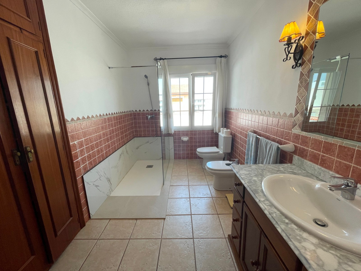 Se vende Villa - Chalet de 6 dormitorios en Costa Blanca, Alicante, España