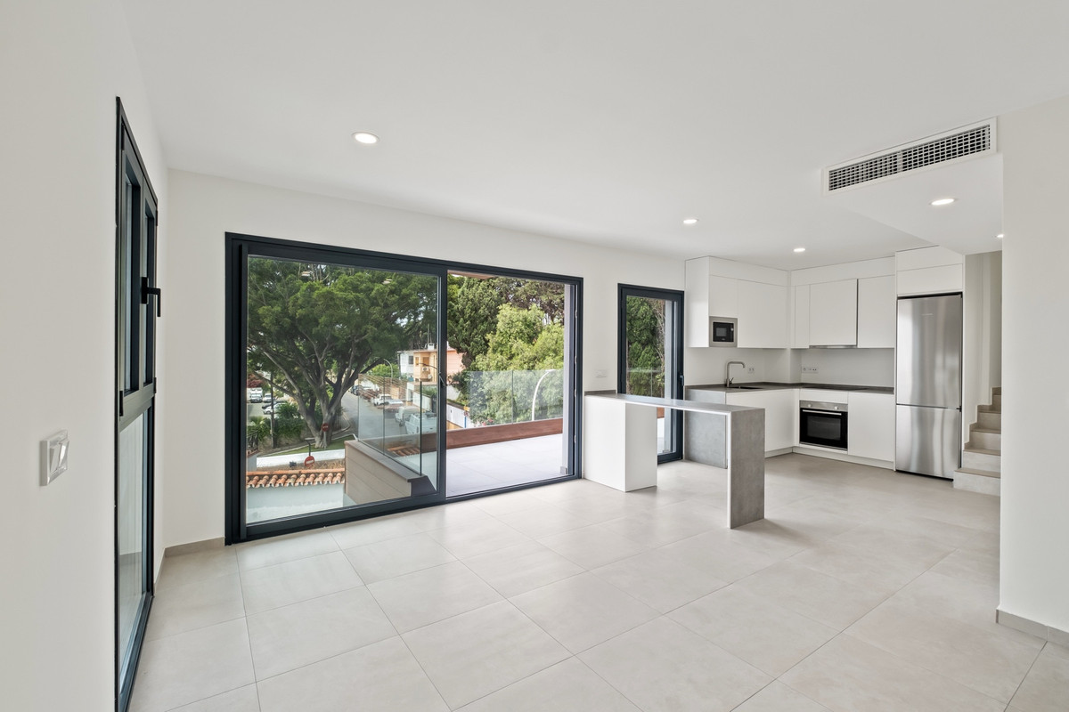 2 Bed Apartment for sale in Montemar Costa Del Sol, Málaga, Spain