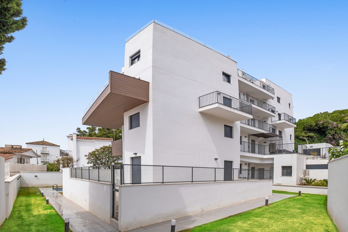 2 Bed Apartment for sale in Montemar Costa Del Sol, Málaga, Spain