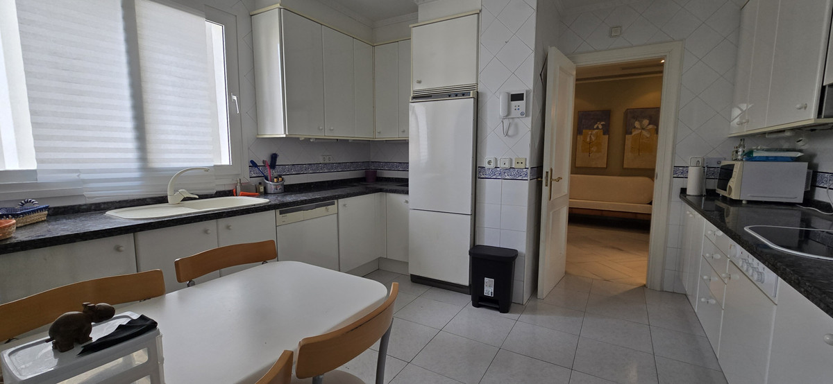 4 Bed Apartment for sale in Torremolinos Centro Costa Del Sol, Málaga, Spain