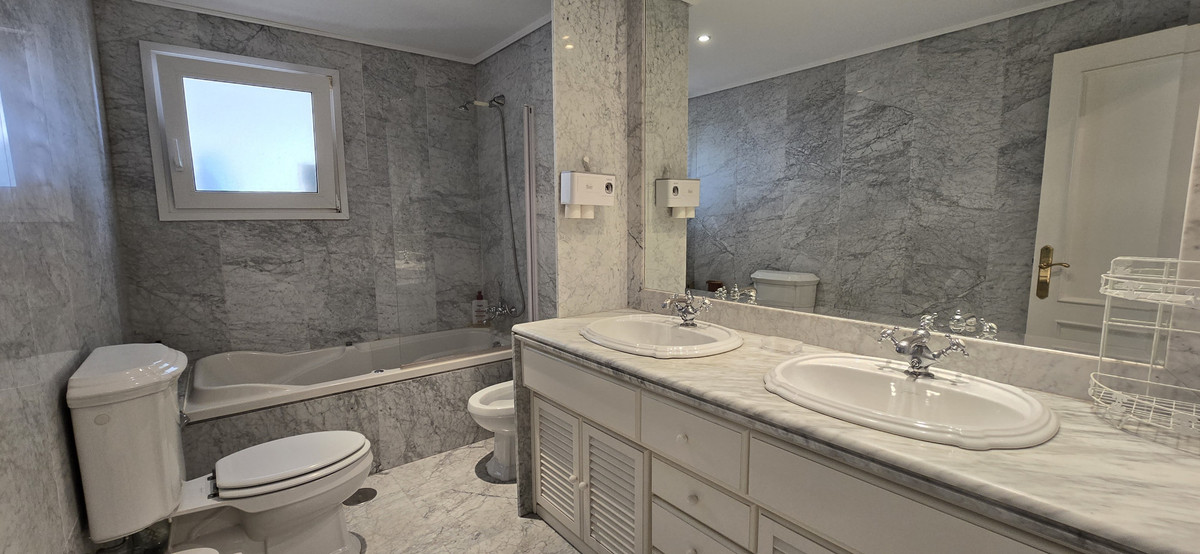4 Bed Apartment for sale in Torremolinos Centro Costa Del Sol, Málaga, Spain