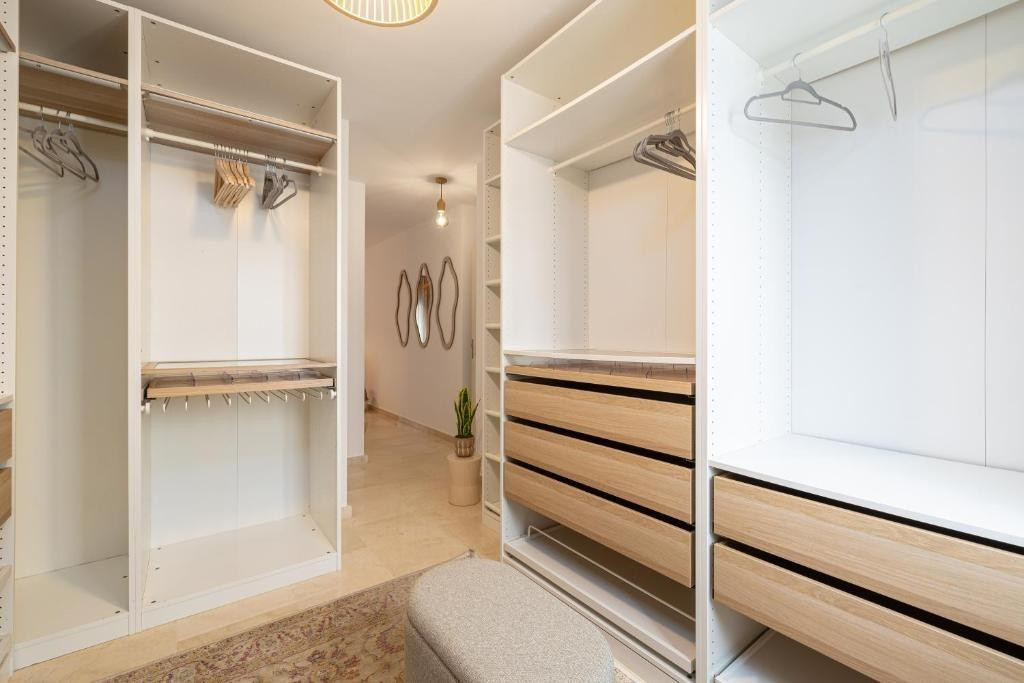 Se vende Apartamento Planta Media de 3 dormitorios en Costa Del Sol, Málaga, España