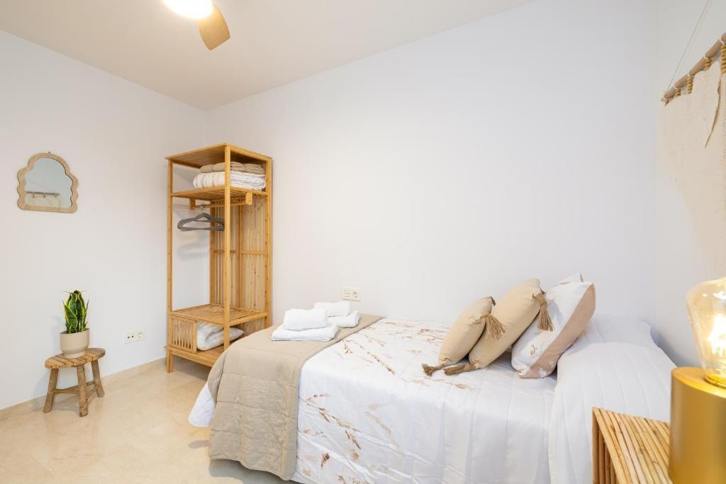 Se vende Apartamento Planta Media de 3 dormitorios en Costa Del Sol, Málaga, España