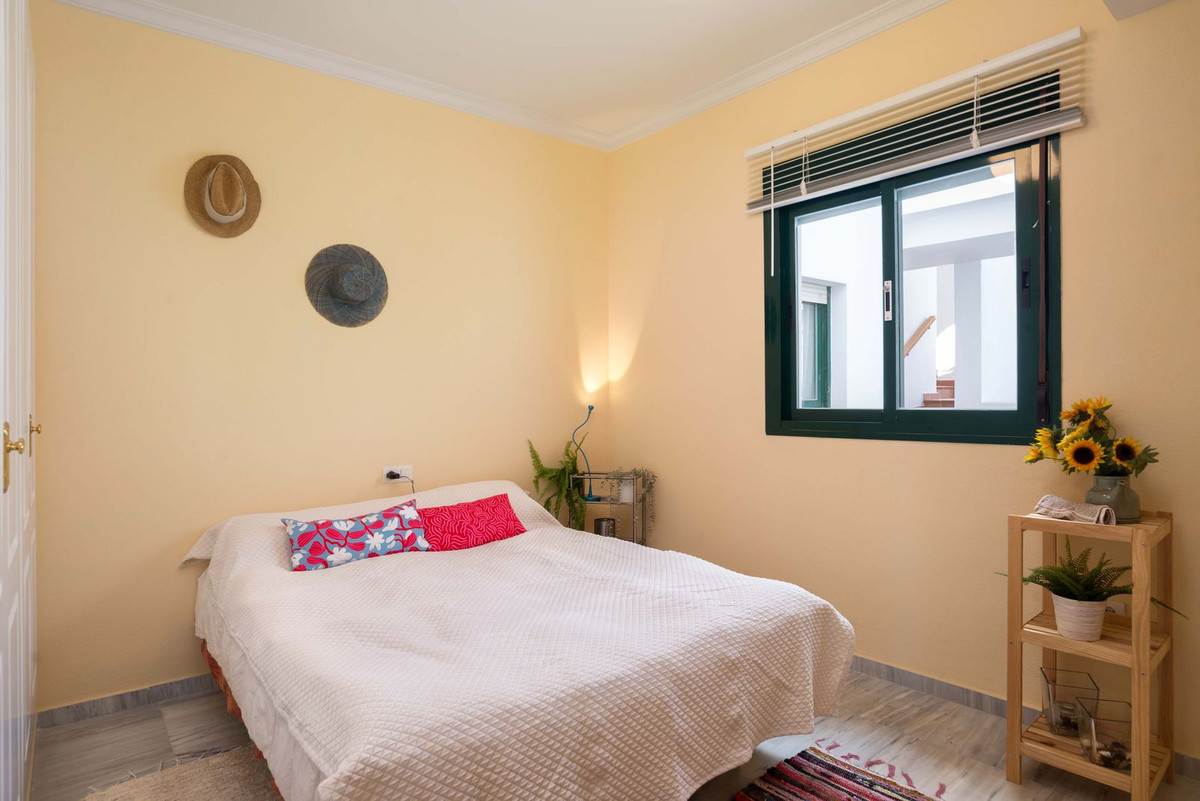 Se vende Apartamento Planta Media de 2 dormitorios en Costa Del Sol, Málaga, España