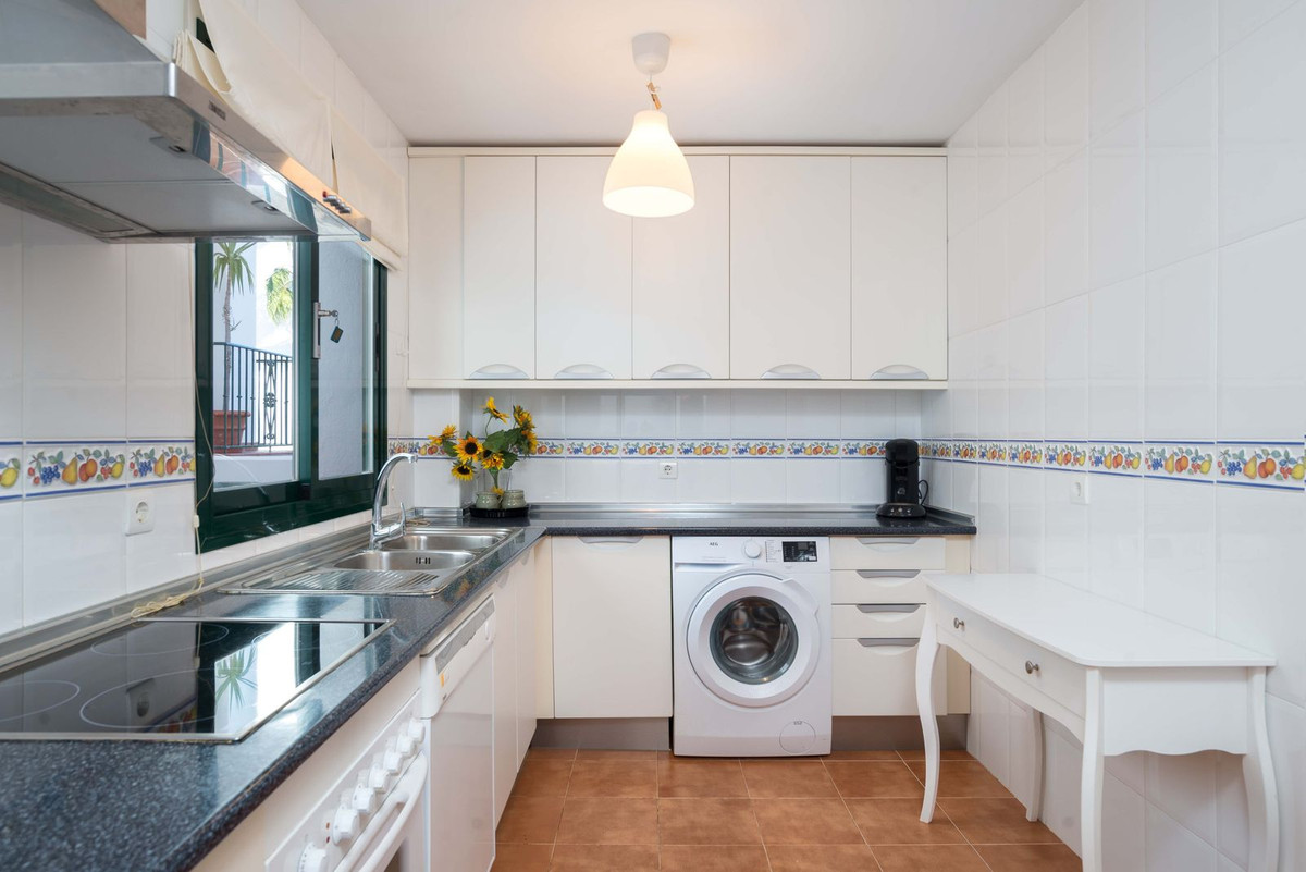 Se vende Apartamento Planta Media de 2 dormitorios en Costa Del Sol, Málaga, España