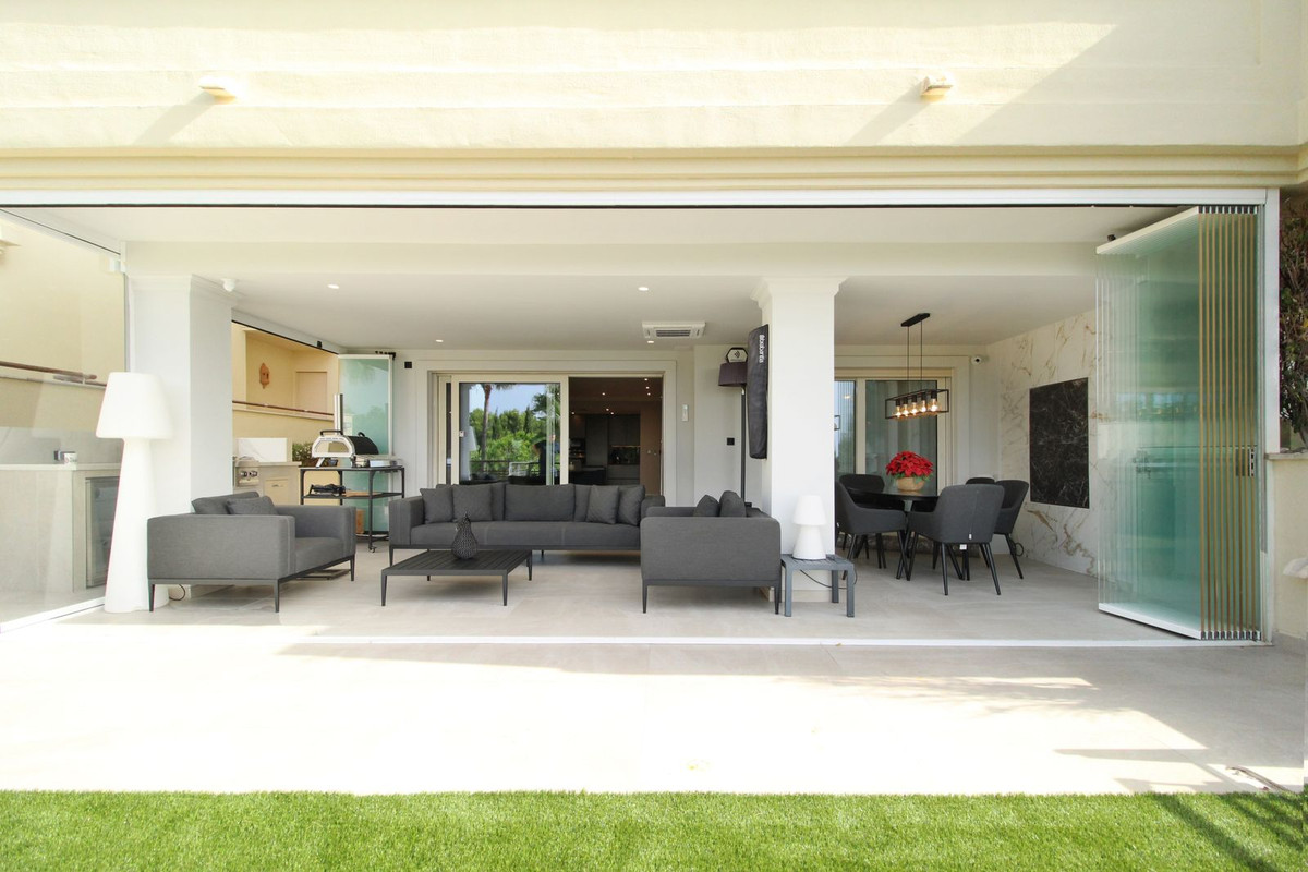 3 Bed Apartment for sale in Sierra Blanca Costa Del Sol, Málaga, Spain