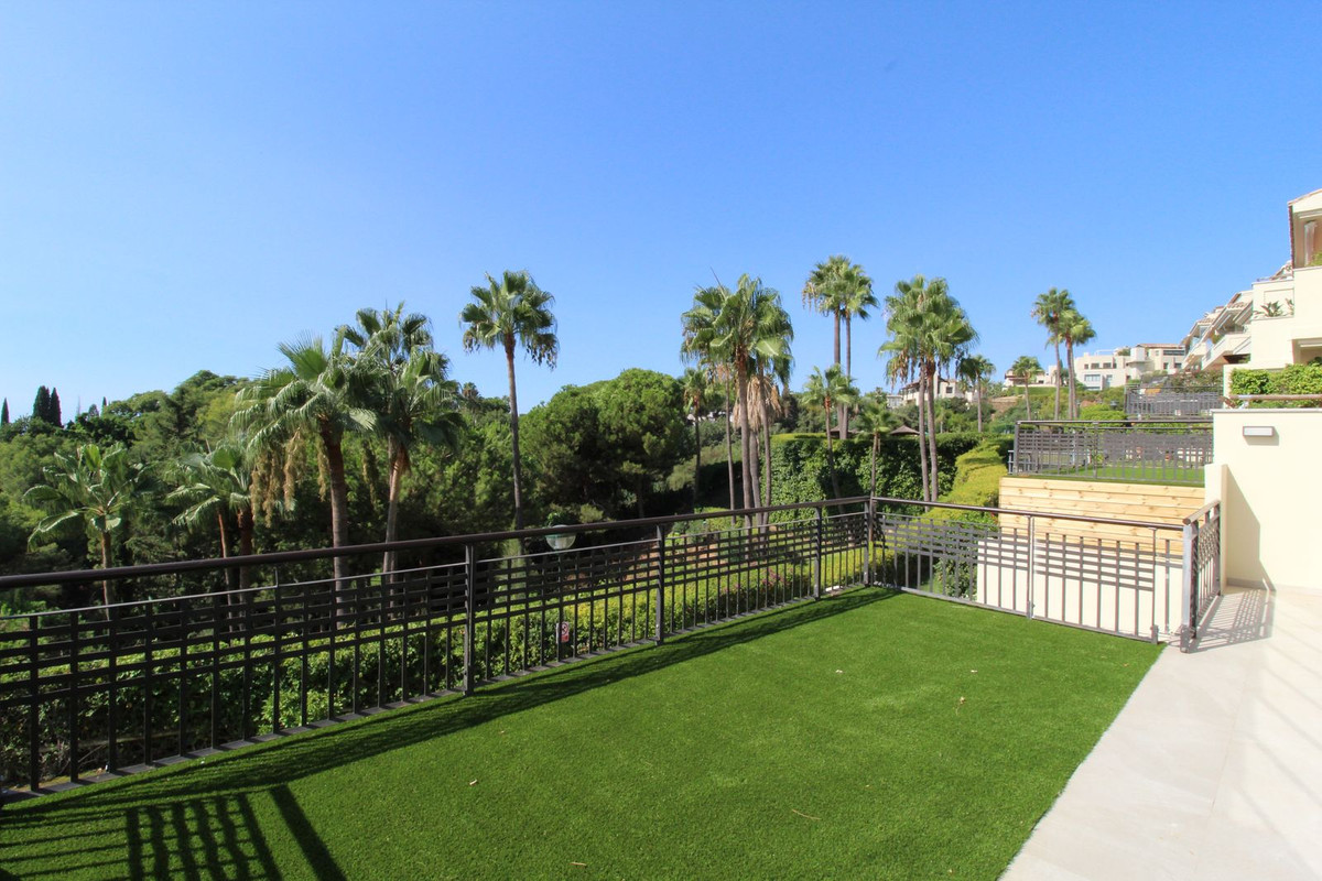 3 Bed Apartment for sale in Sierra Blanca Costa Del Sol, Málaga, Spain