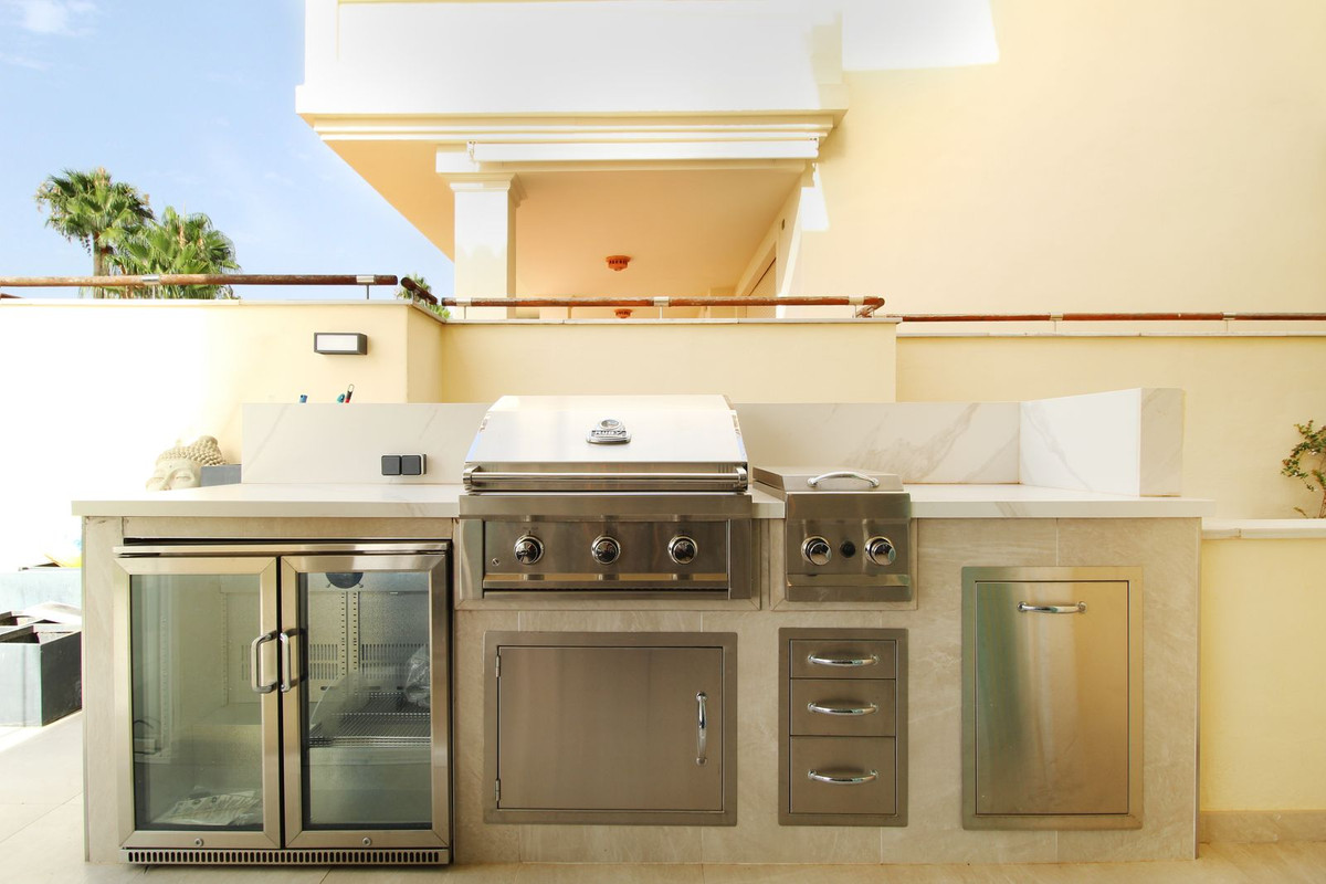 3 Bed Apartment for sale in Sierra Blanca Costa Del Sol, Málaga, Spain