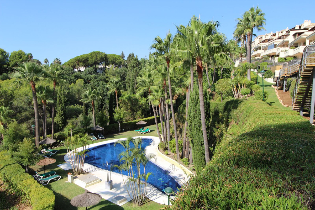 3 Bed Apartment for sale in Sierra Blanca Costa Del Sol, Málaga, Spain