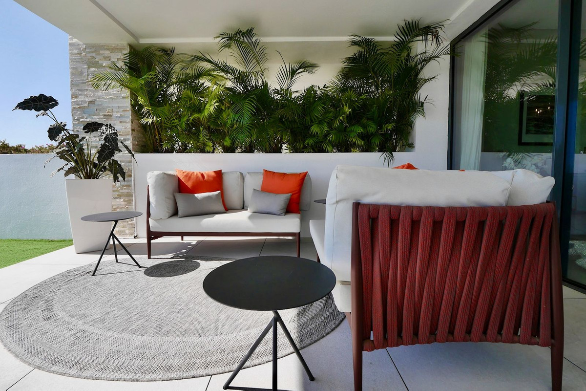 3 Bed Apartment for sale in Cabopino Costa Del Sol, Málaga, Spain