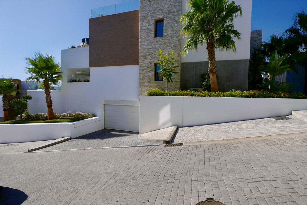 3 Bed Apartment for sale in Cabopino Costa Del Sol, Málaga, Spain