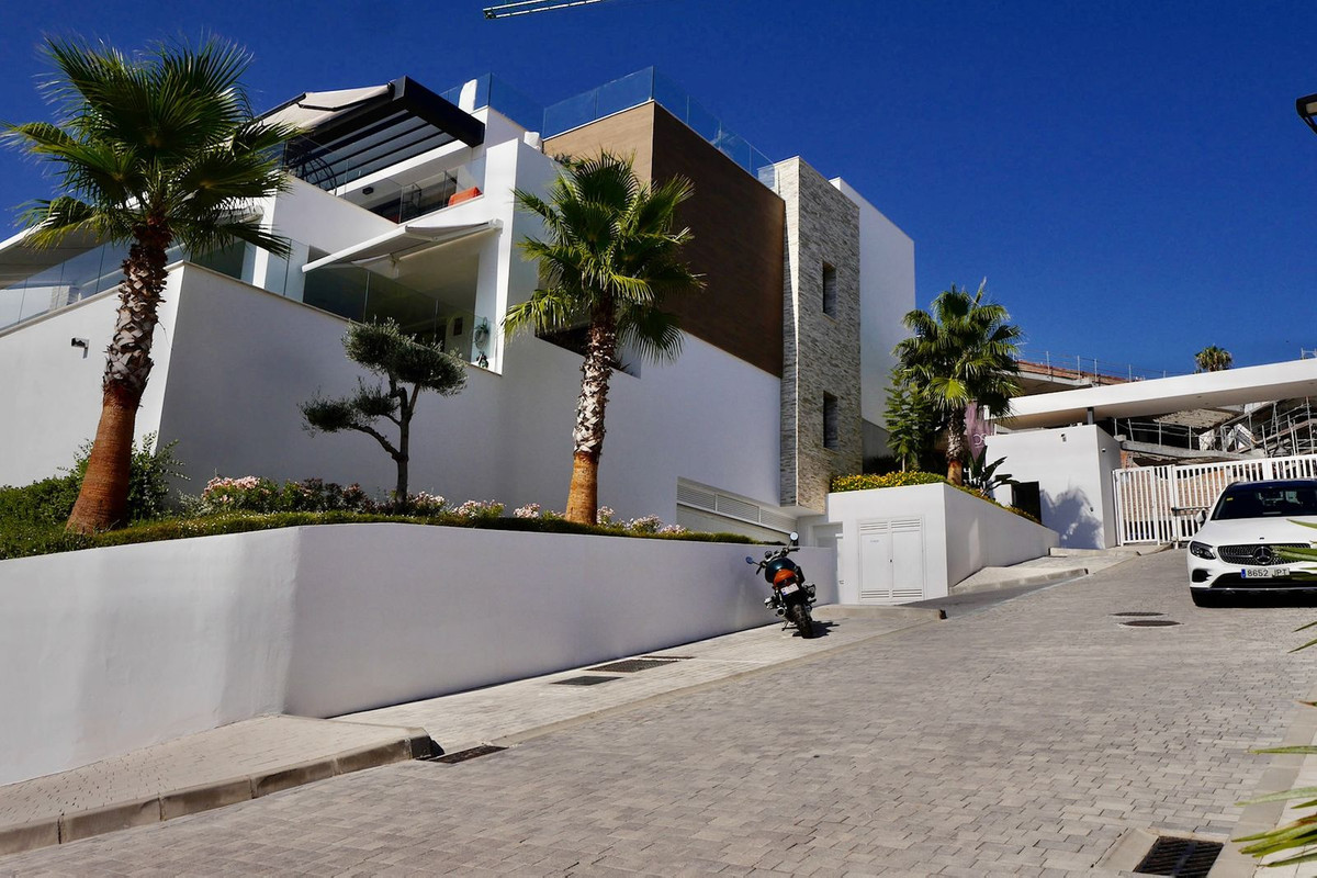 3 Bed Apartment for sale in Cabopino Costa Del Sol, Málaga, Spain