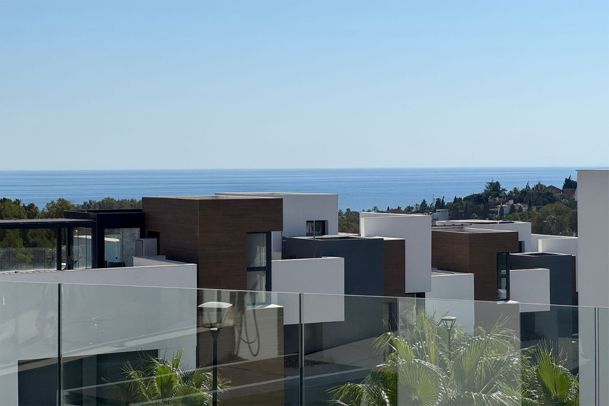 3 Bed Apartment for sale in Cabopino Costa Del Sol, Málaga, Spain