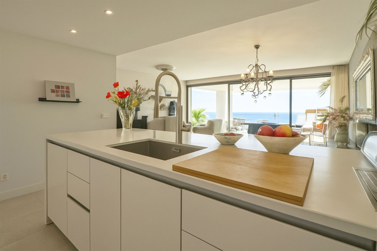 3 Bed Apartment for sale in Cabopino Costa Del Sol, Málaga, Spain