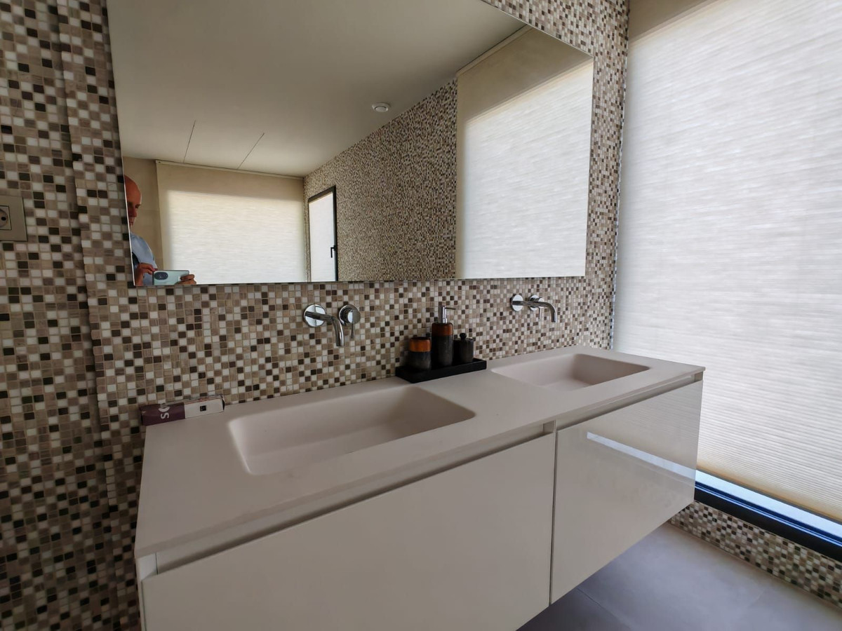 Se vende Villa - Chalet de 7 dormitorios en Costa Del Sol, Málaga, España