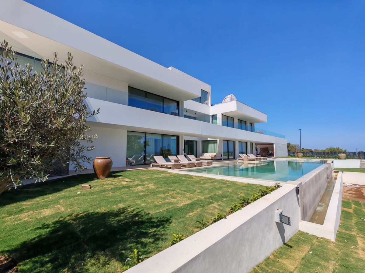 Se vende Villa - Chalet de 7 dormitorios en Costa Del Sol, Málaga, España