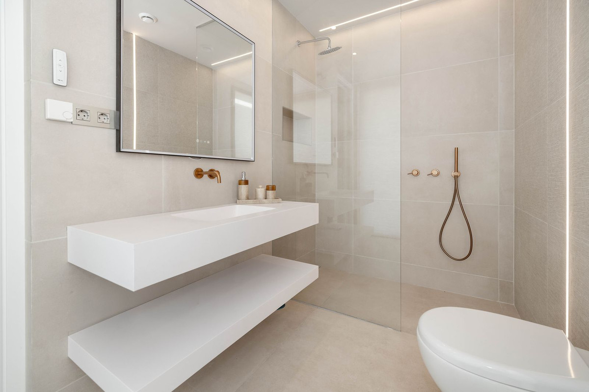 Se vende Villa - Chalet de 7 dormitorios en Costa Del Sol, Málaga, España