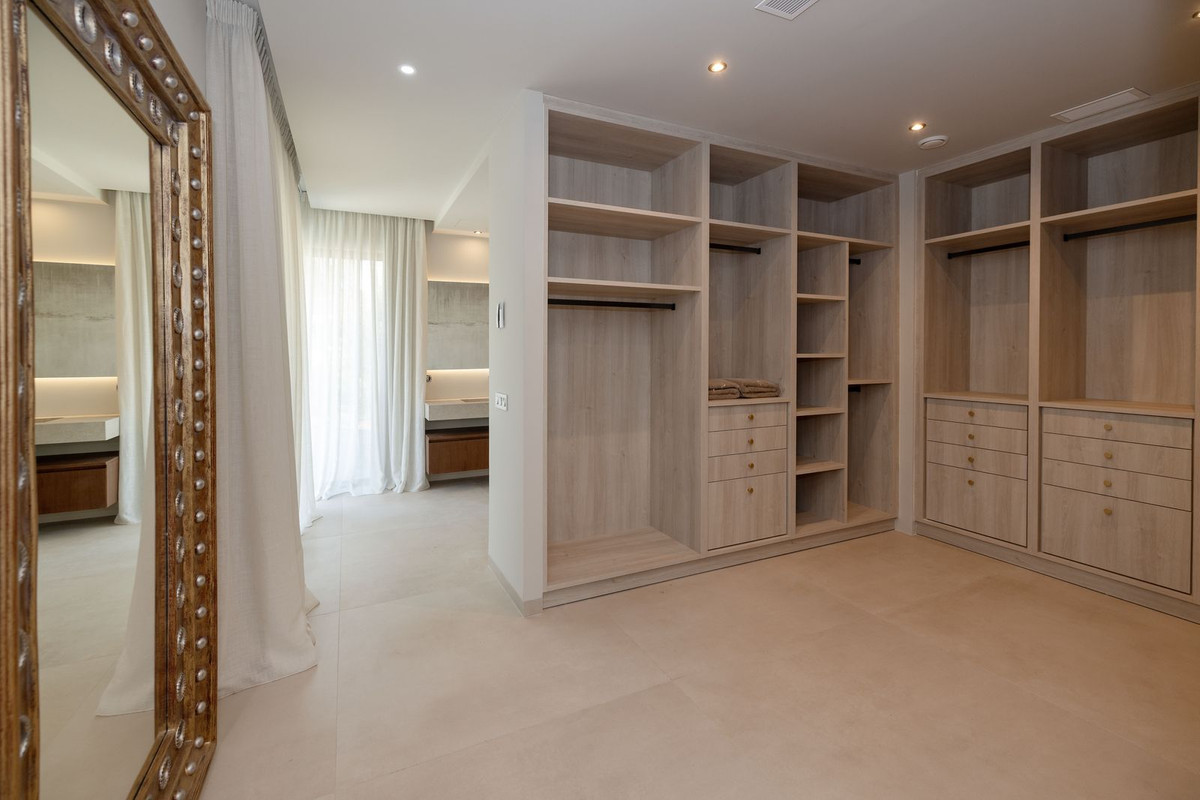 Se vende Villa - Chalet de 7 dormitorios en Costa Del Sol, Málaga, España