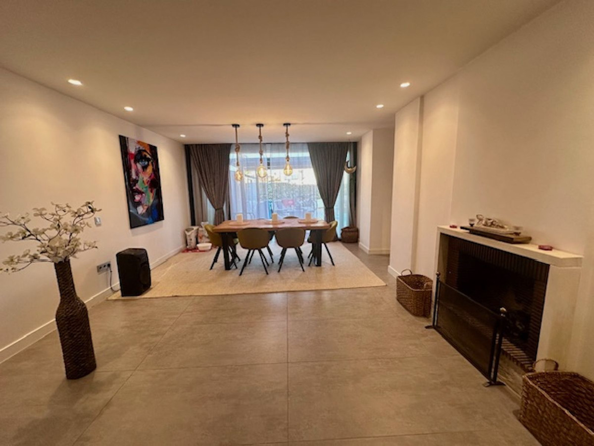 2 Bed Apartment for sale in Estepona Costa Del Sol, Málaga, Spain