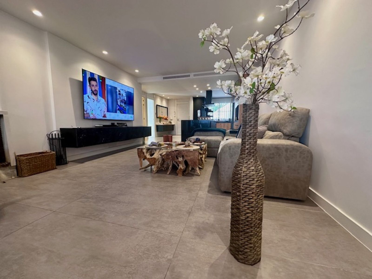 2 Bed Apartment for sale in Estepona Costa Del Sol, Málaga, Spain