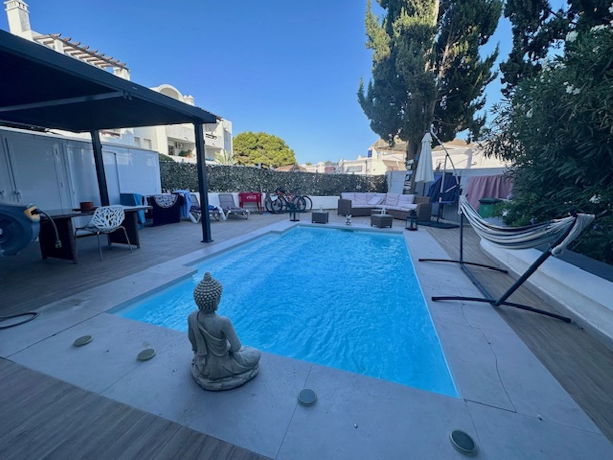 2 Bed Apartment for sale in Estepona Costa Del Sol, Málaga, Spain
