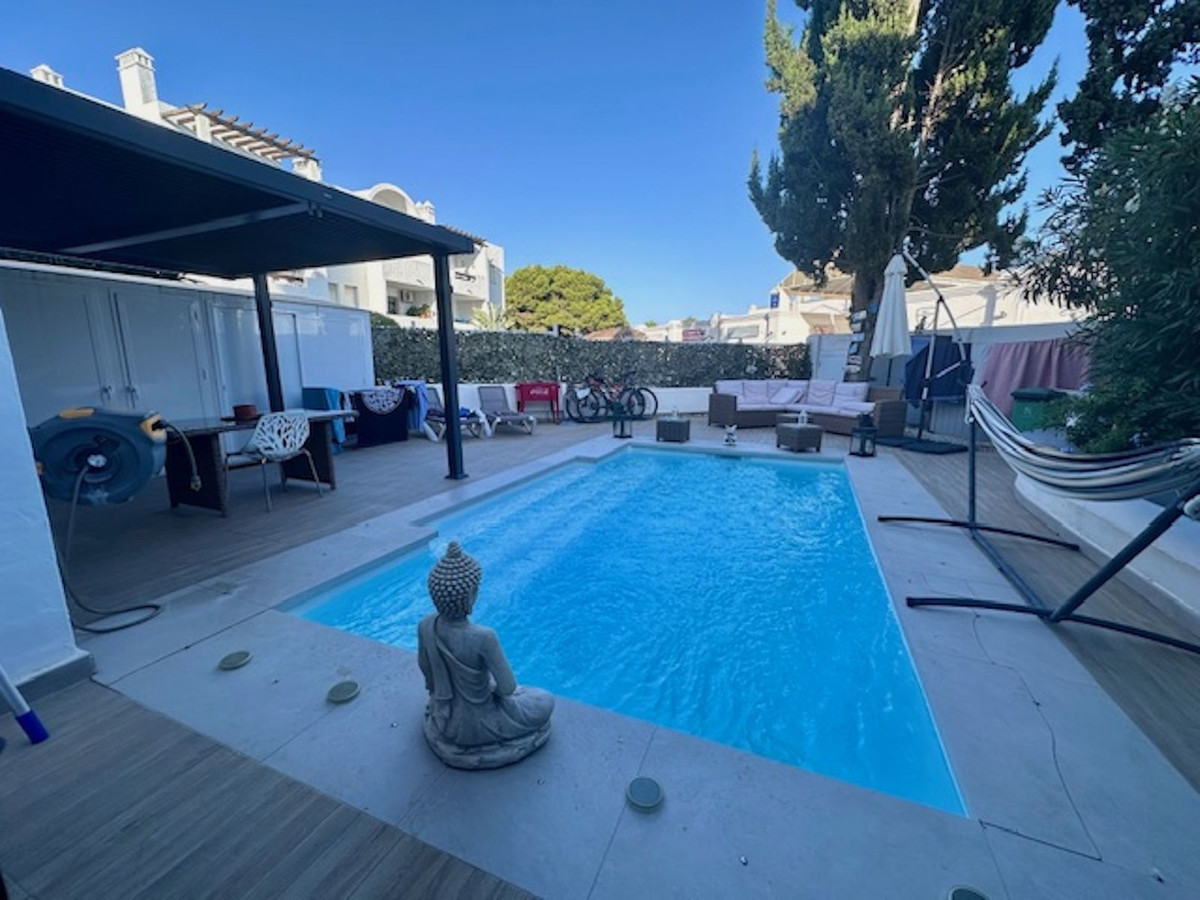 2 Bed Apartment for sale in Estepona Costa Del Sol, Málaga, Spain