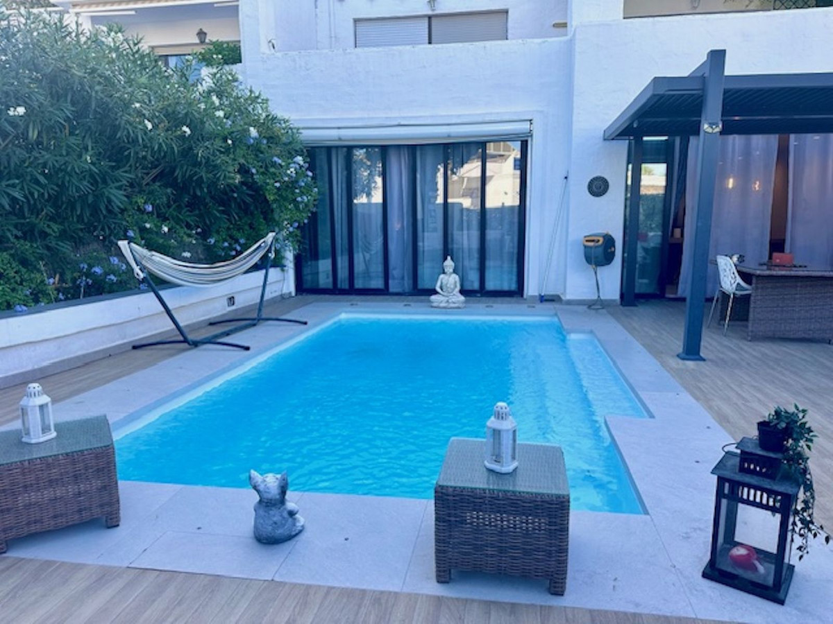 2 Bed Apartment for sale in Estepona Costa Del Sol, Málaga, Spain