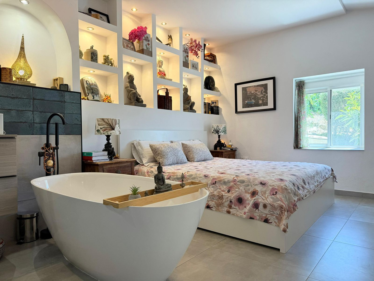 5 Bed Townhouse for sale in Villanueva De La Concepcion Costa Del Sol, Málaga, Spain