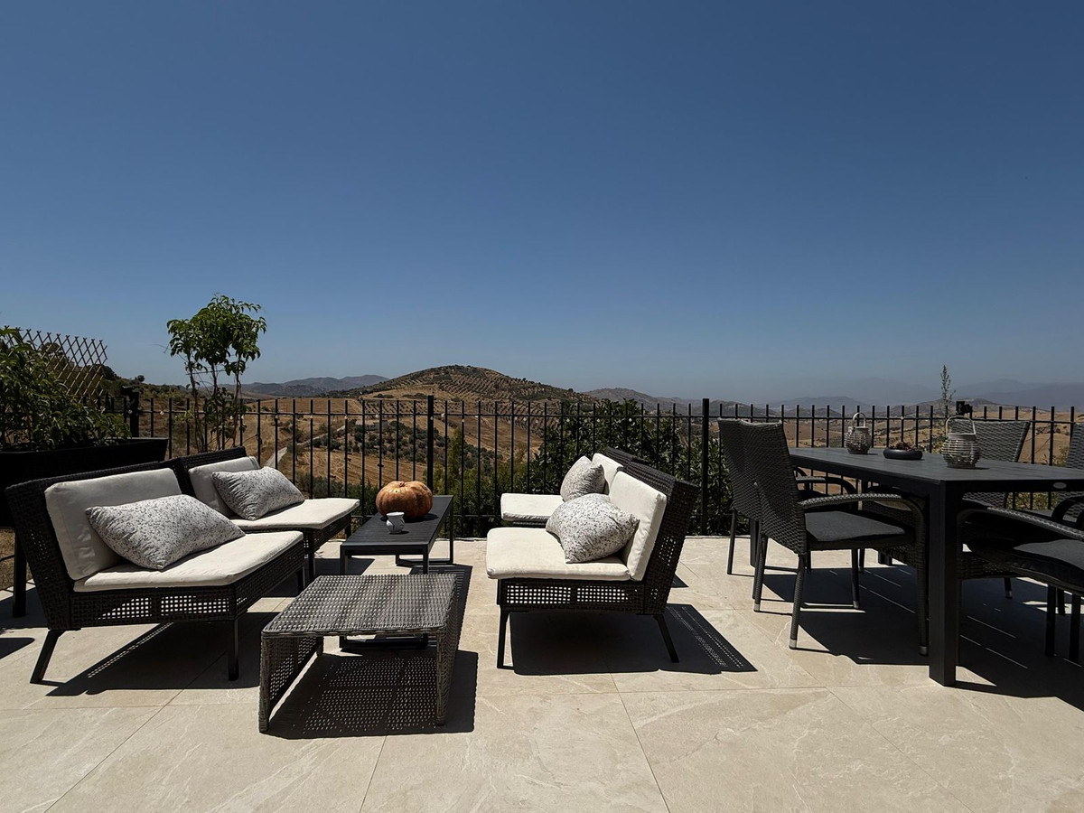 5 Bed Townhouse for sale in Villanueva De La Concepcion Costa Del Sol, Málaga, Spain