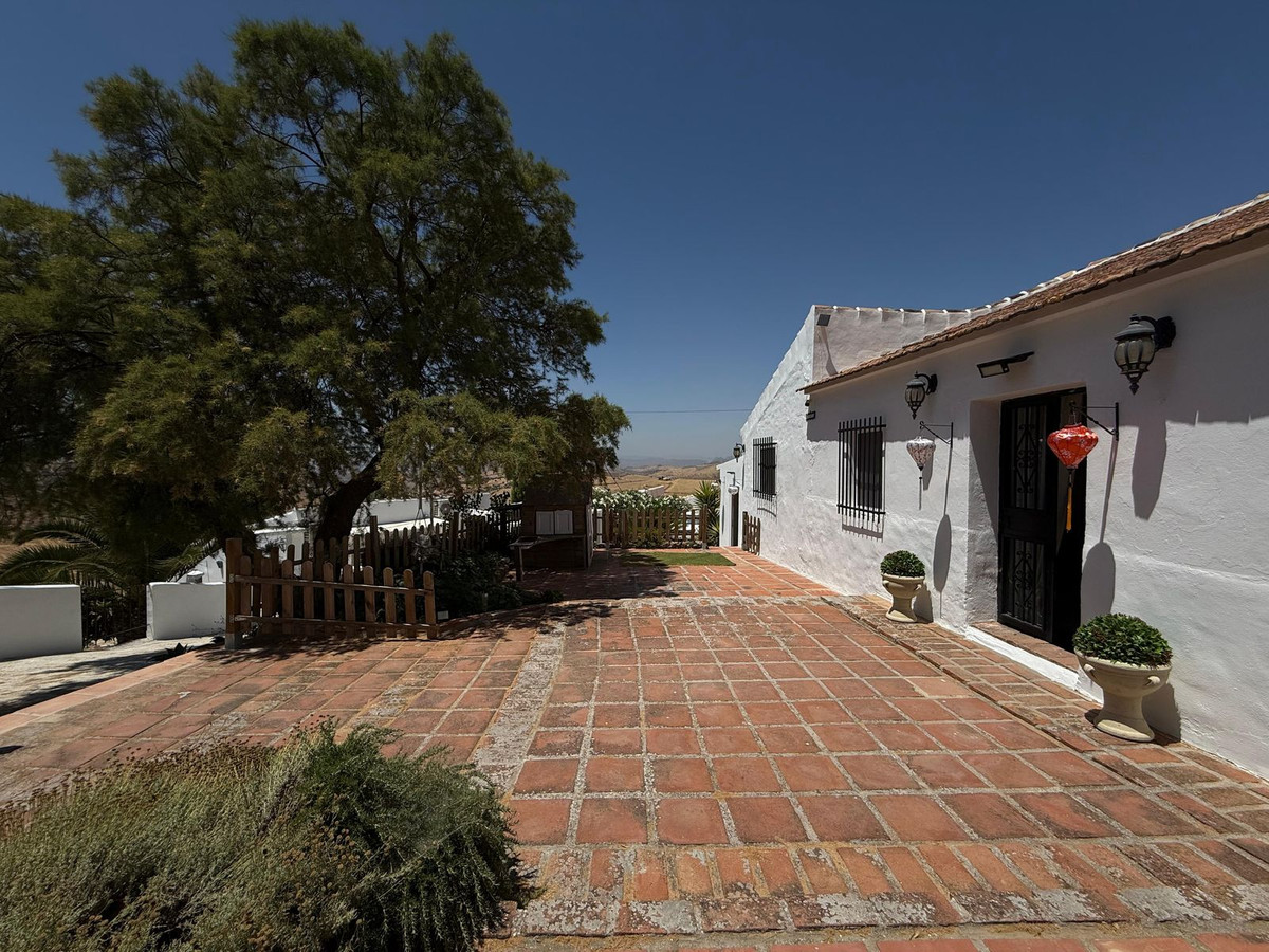 5 Bed Townhouse for sale in Villanueva De La Concepcion Costa Del Sol, Málaga, Spain