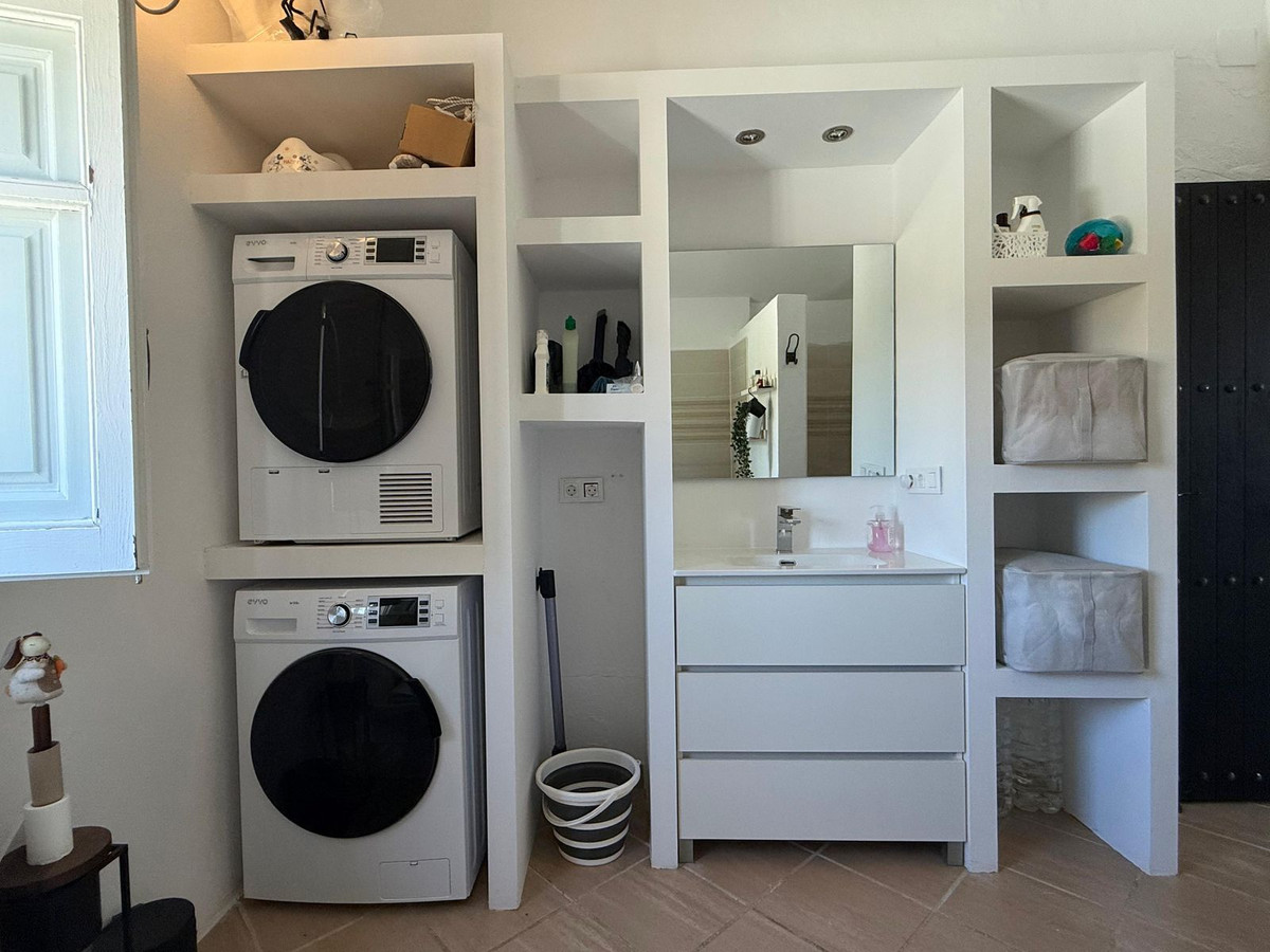 5 Bed Townhouse for sale in Villanueva De La Concepcion Costa Del Sol, Málaga, Spain