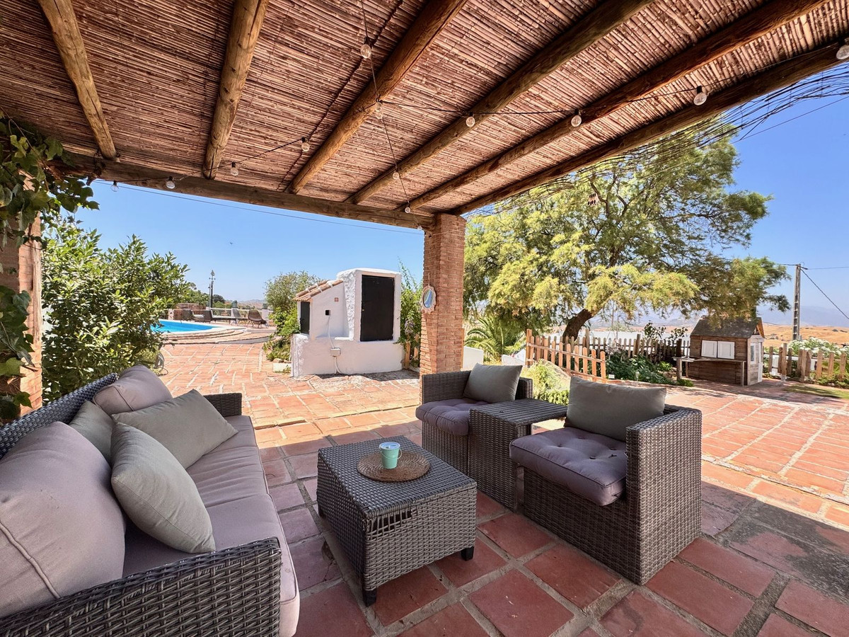 5 Bed Townhouse for sale in Villanueva De La Concepcion Costa Del Sol, Málaga, Spain
