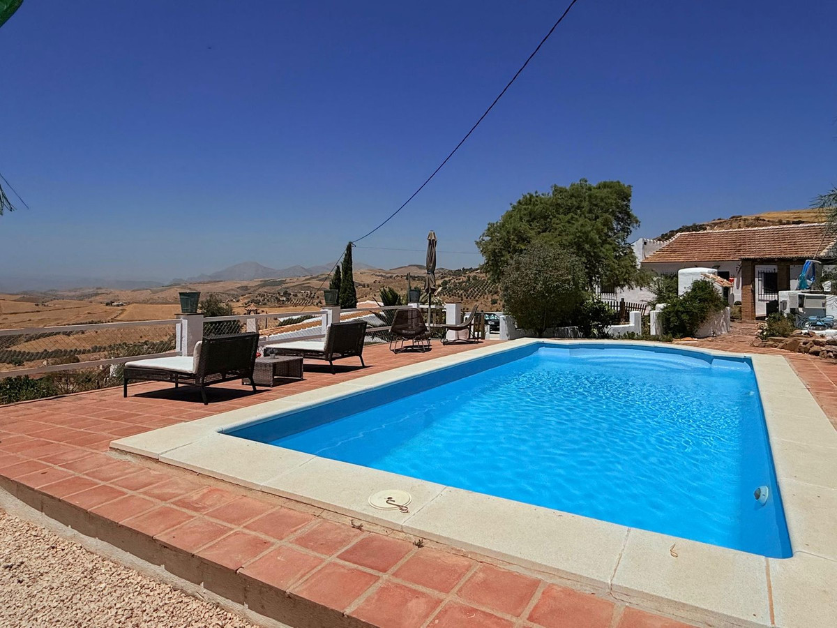 5 Bed Townhouse for sale in Villanueva De La Concepcion Costa Del Sol, Málaga, Spain