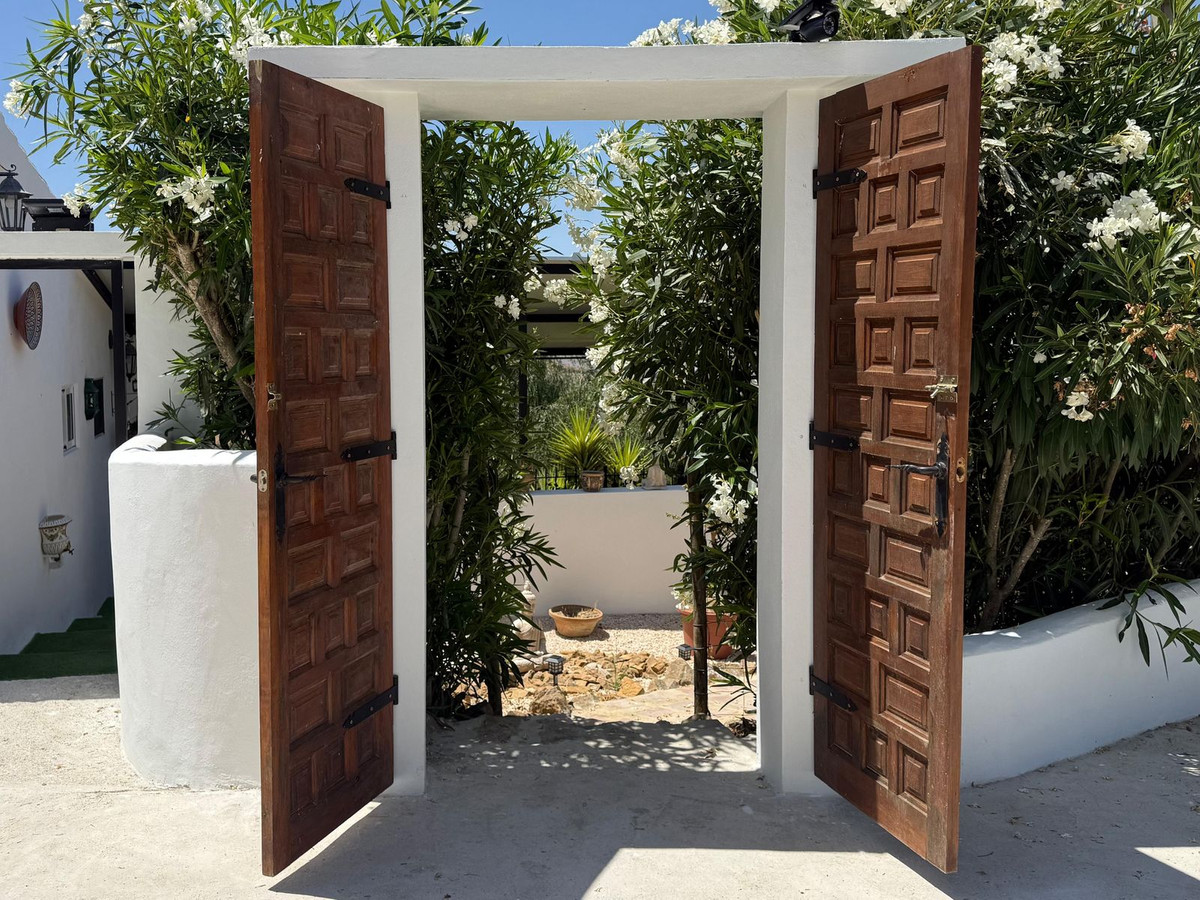 5 Bed Townhouse for sale in Villanueva De La Concepcion Costa Del Sol, Málaga, Spain