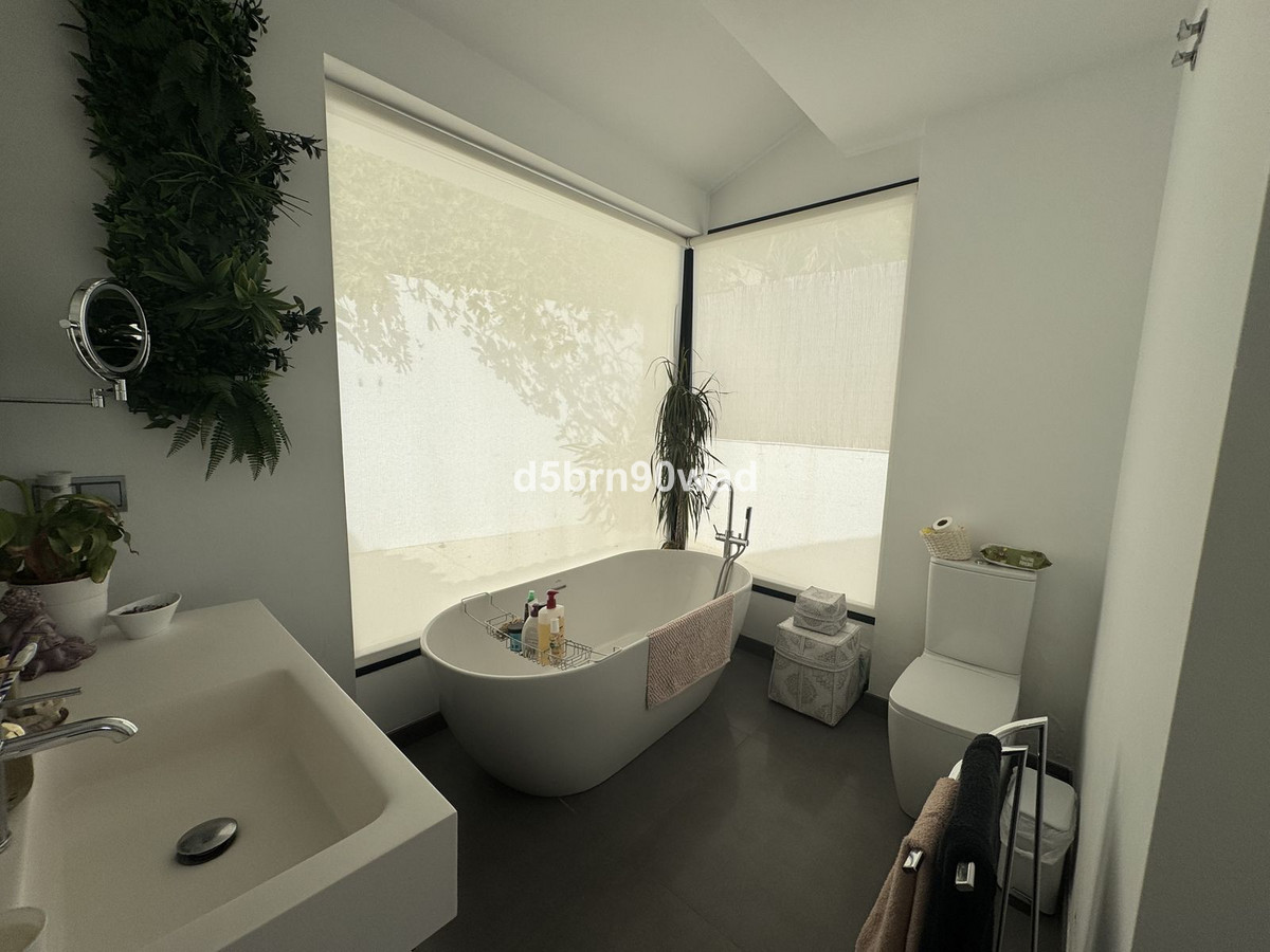 Se vende Villa - Chalet de 4 dormitorios en Costa Del Sol, Málaga, España