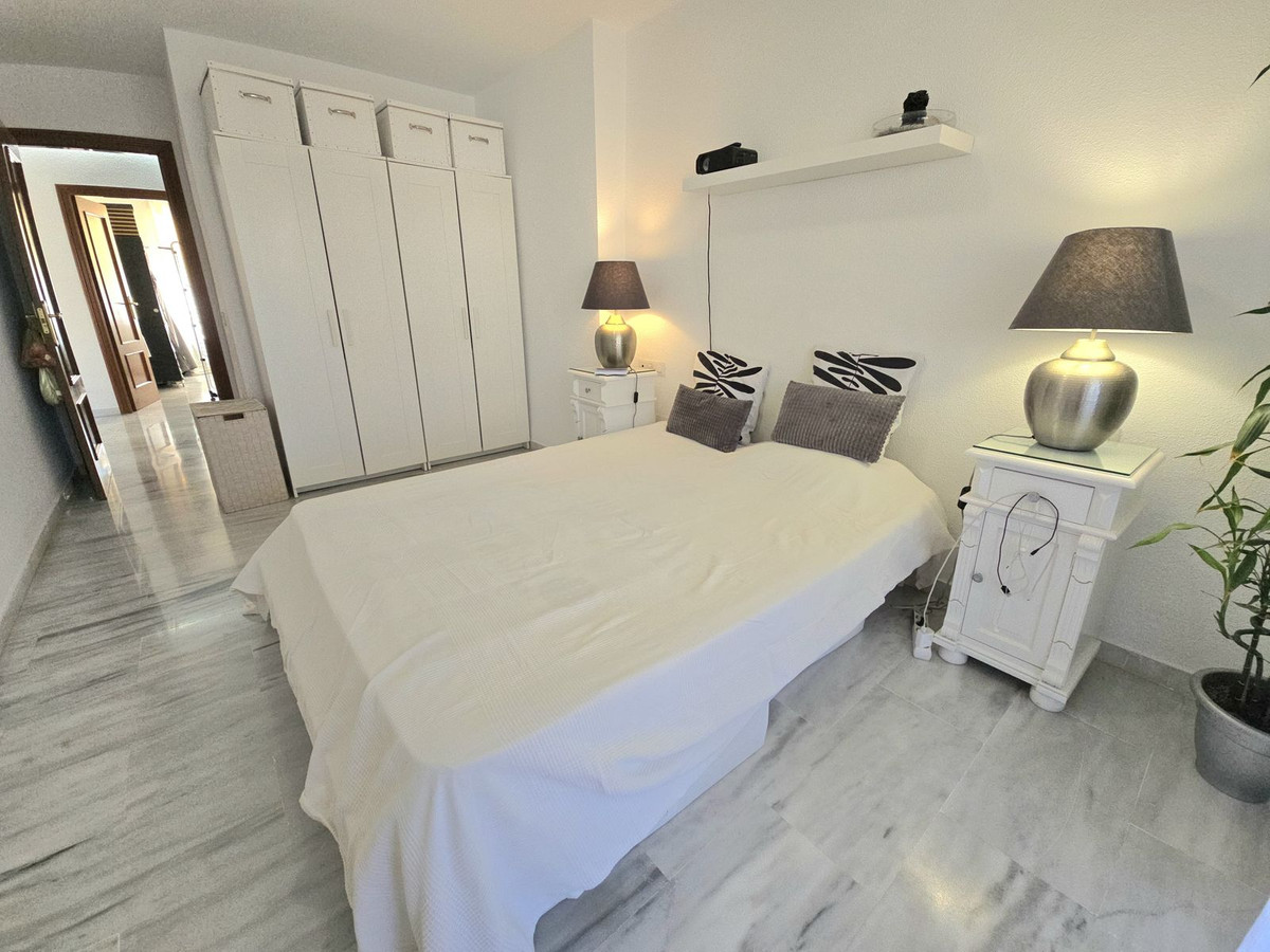 Se vende Apartamento Planta Media de 2 dormitorios en Costa Del Sol, Málaga, España